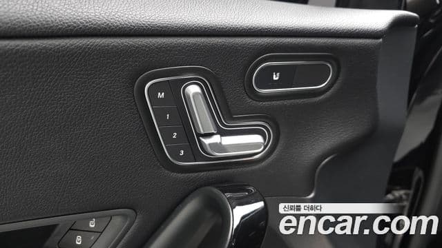 Mercedes-Benz A-Class 2019 — ფოტო 9/20