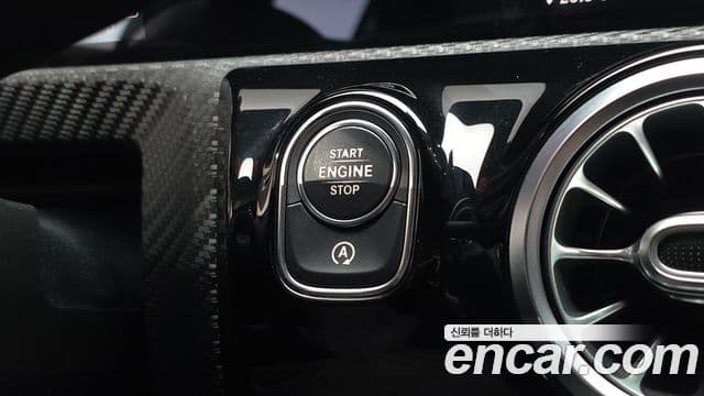 Mercedes-Benz A-Class 2019 — ფოტო 14/20