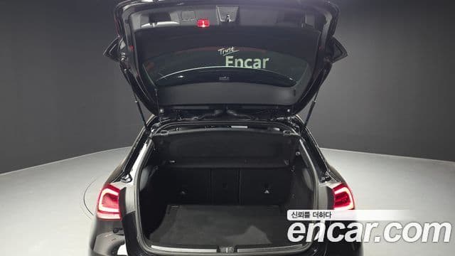 Mercedes-Benz A-Class 2019 — ფოტო 4/20