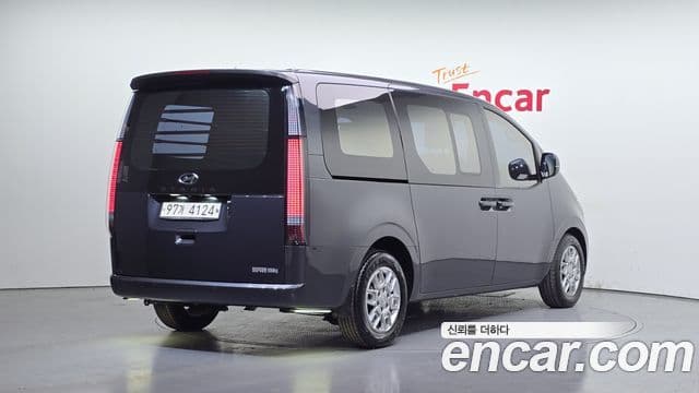 Hyundai Staria 2021 — ფოტო 2/20