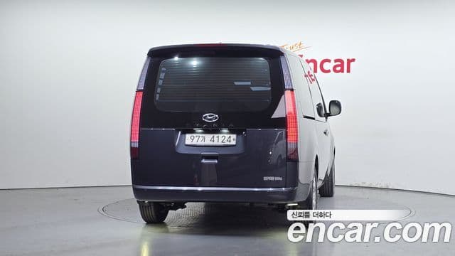 Hyundai Staria 2021 — ფოტო 4/20