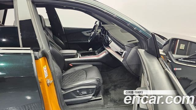 Audi Q8 2021 — Photo 8/20