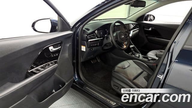 Kia Niro 2021 — ფოტო 10/20