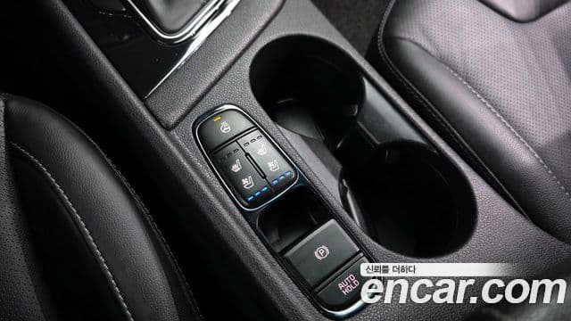 Kia Niro 2021 — ფოტო 17/20