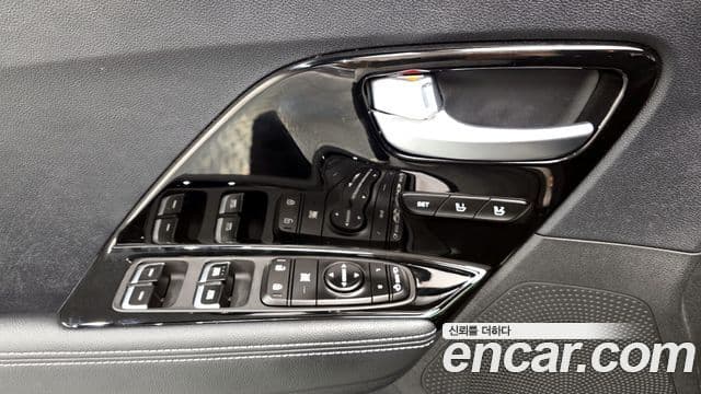 Kia Niro 2021 — ფოტო 18/20