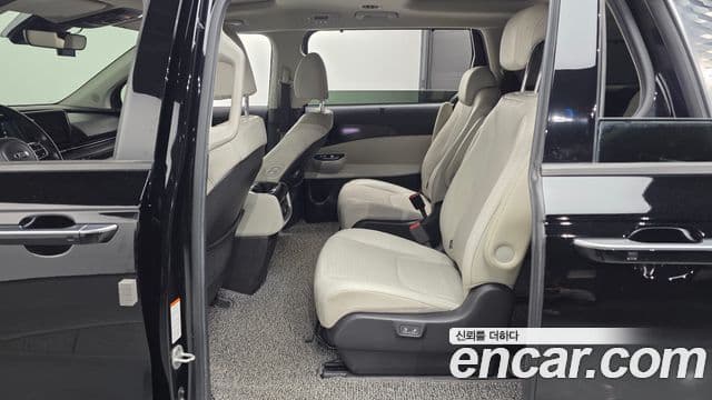 Kia Carnival 2020 — ფოტო 12/20