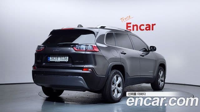 Jeep Cherokee 2021 — Photo 29/36