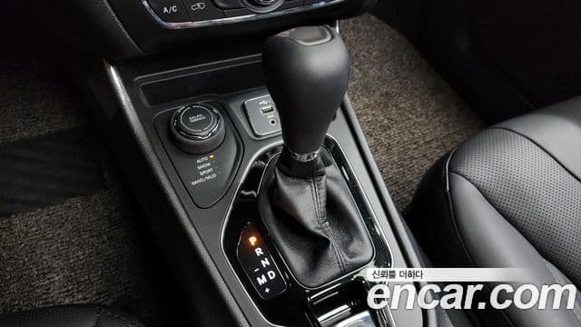 Jeep Cherokee 2021 — Photo 25/36