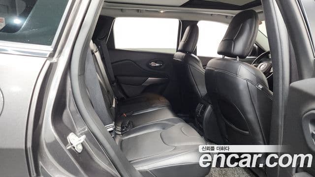 Jeep Cherokee 2021 — Şəkil 15/20