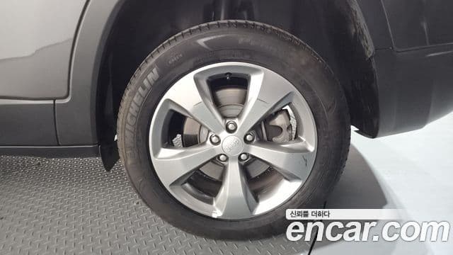 Jeep Cherokee 2021 — Photo 9/36