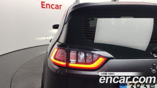 Jeep Cherokee 2021 — Photo 12/36