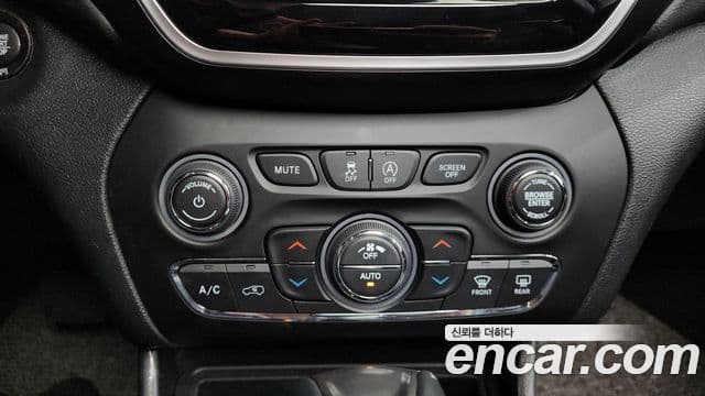 Jeep Cherokee 2021 — Photo 22/36