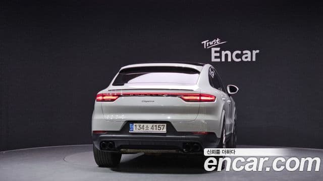 Porsche Cayenne 2022 — Photo 25/32