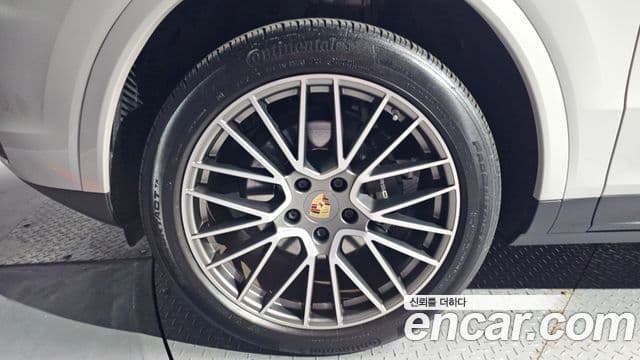 Porsche Cayenne 2022 — Photo 26/32