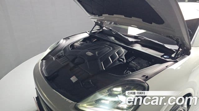 Porsche Cayenne 2022 — Photo 16/32