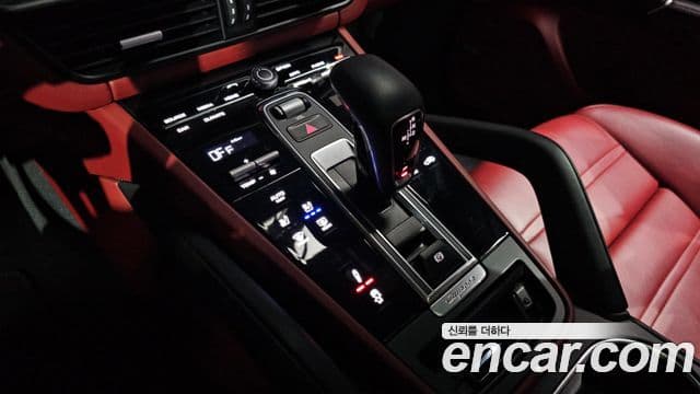 Porsche Cayenne 2022 — Photo 8/32