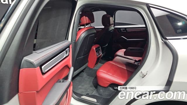 Porsche Cayenne 2022 — Photo 1/32
