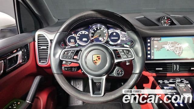 Porsche Cayenne 2022 — Photo 29/32