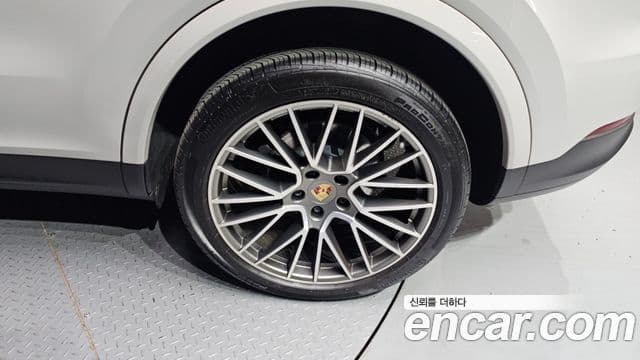 Porsche Cayenne 2022 — Photo 2/32
