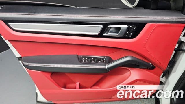 Porsche Cayenne 2022 — Photo 10/32