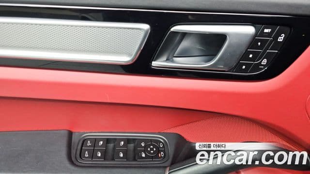 Porsche Cayenne 2022 — Photo 18/32