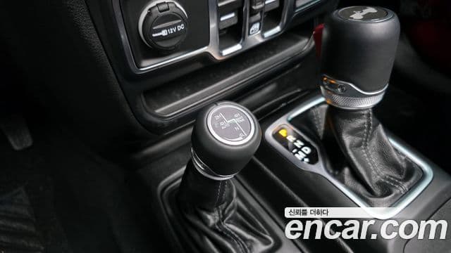 Jeep Wrangler 2024 — ფოტო 17/20