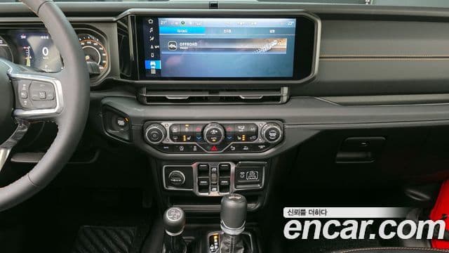 Jeep Wrangler 2024 — ფოტო 18/20