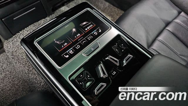 Audi A8 2020 — ფოტო 18/20