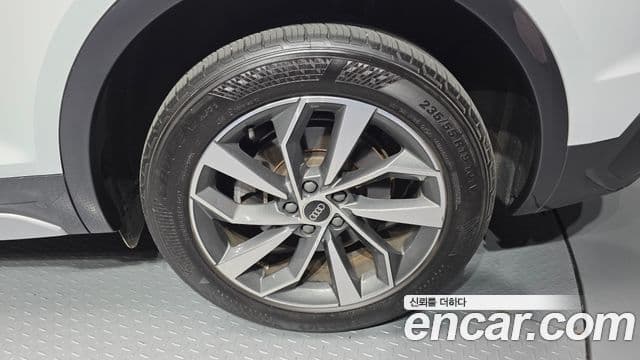Audi Q5 2022 — Şəkil 28/29