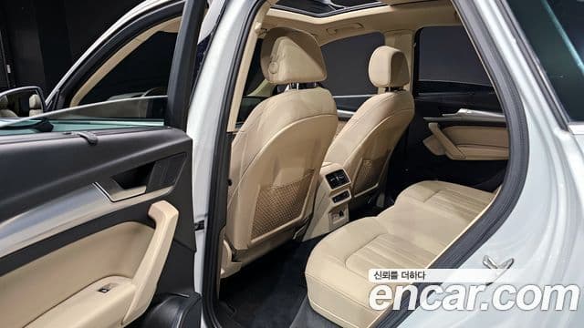 Audi Q5 2022 — Şəkil 21/29