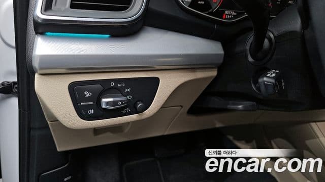 Audi Q5 2022 — Şəkil 14/29