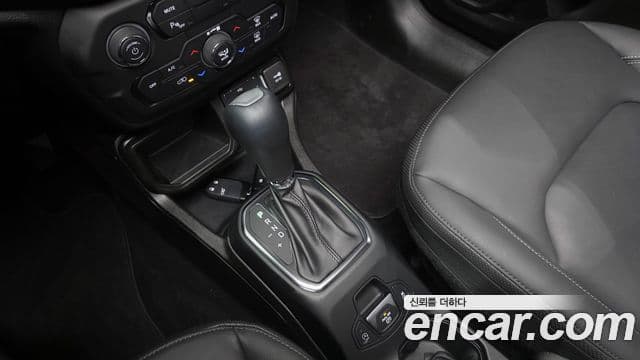 Jeep Renegade 2023 — ფოტო 9/20