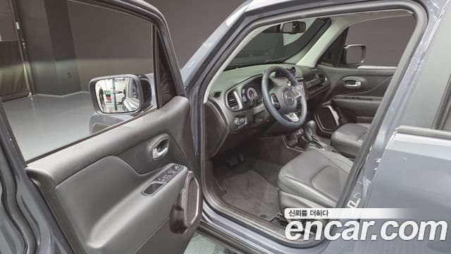 Jeep Renegade 2023 — ფოტო 10/20