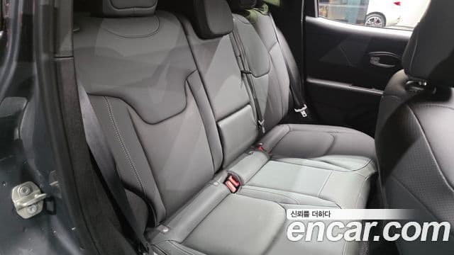 Jeep Renegade 2023 — ფოტო 11/20