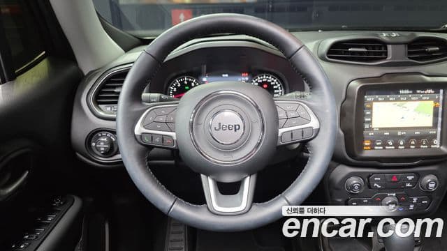Jeep Renegade 2023 — ფოტო 13/20