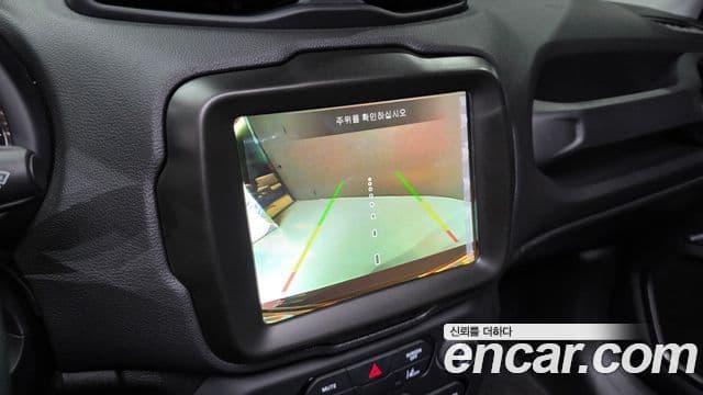 Jeep Renegade 2023 — ფოტო 15/20