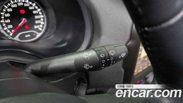 Jeep Renegade 2023 — ფოტო 16/20
