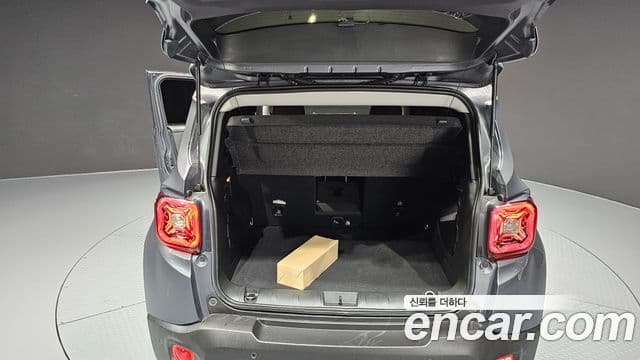Jeep Renegade 2023 — фото 20 из 20