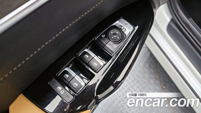 Kia K5 2021 — ფოტო 17/20