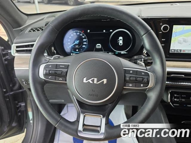 Kia K5 2023 — ფოტო 11/18