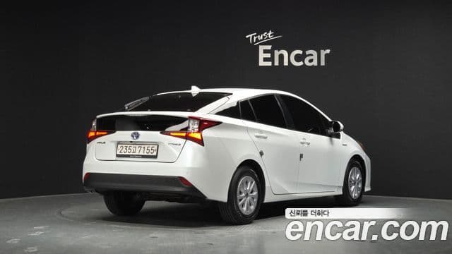 Toyota Prius 2021 — Şəkil 11/20