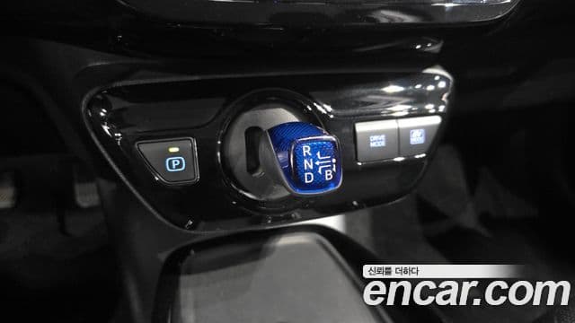 Toyota Prius 2021 — Şəkil 9/20