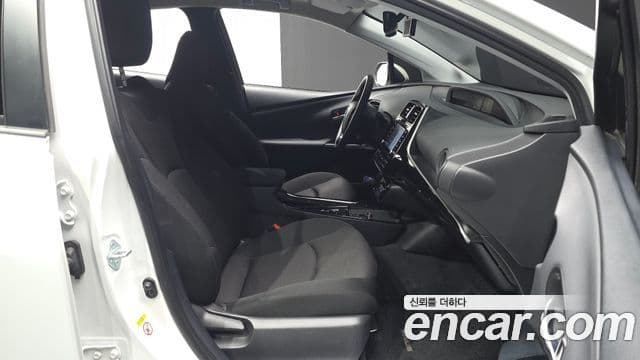 Toyota Prius 2021 — Şəkil 8/20