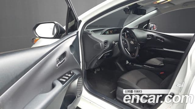 Toyota Prius 2021 — Şəkil 14/20