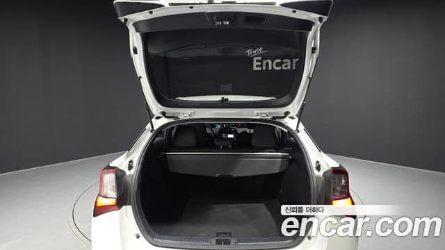 Toyota Prius 2021 — Şəkil 7/20