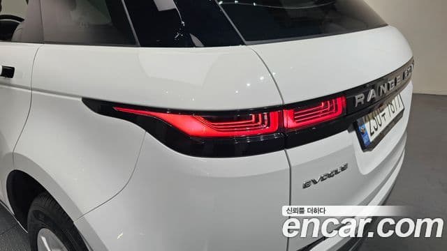 Land Rover Range Rover Evoque 2022 — Photo 9/35