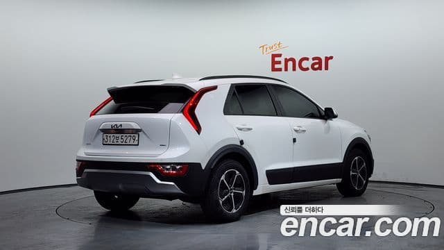 Kia Niro 2022 — ფოტო 2/20