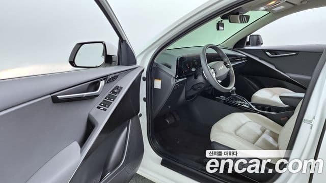 Kia Niro 2022 — ფოტო 10/20