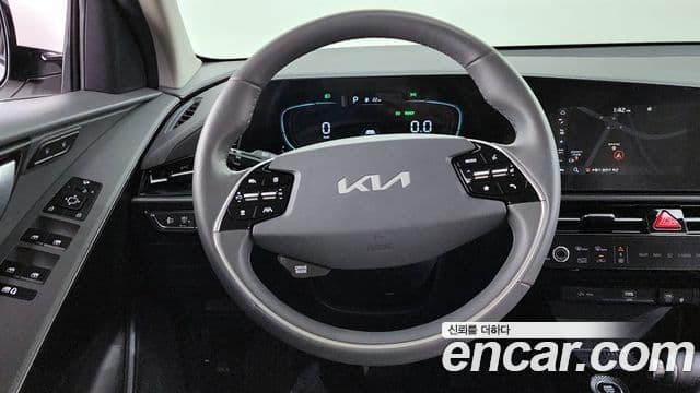 Kia Niro 2022 — ფოტო 13/20