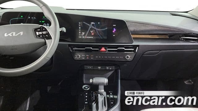 Kia Niro 2022 — ფოტო 14/20